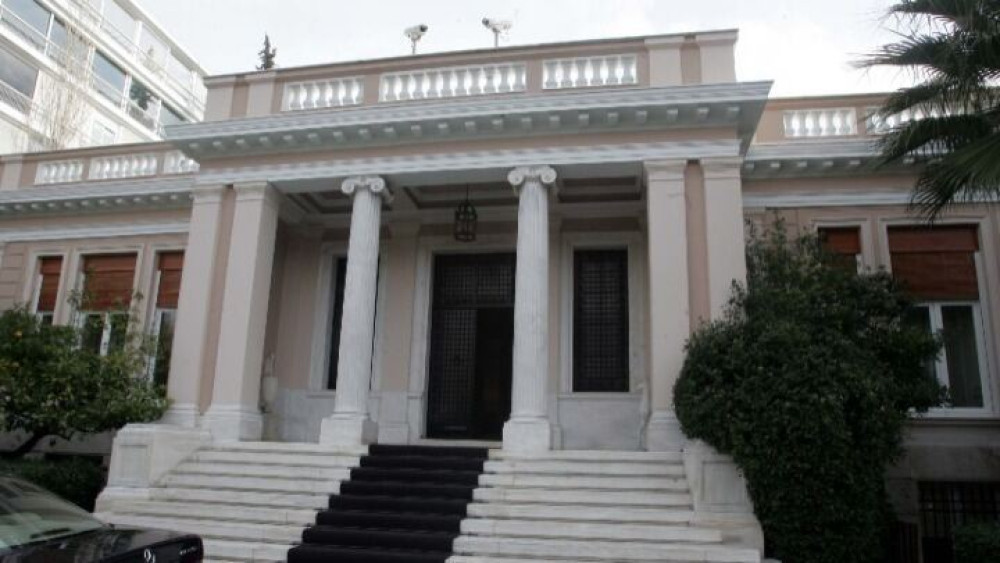 Συνελήφθησαν 7 μέλη του “Ρουβίκωνα”- Πέταξαν τρικάκια έξω από το Μαξίμου