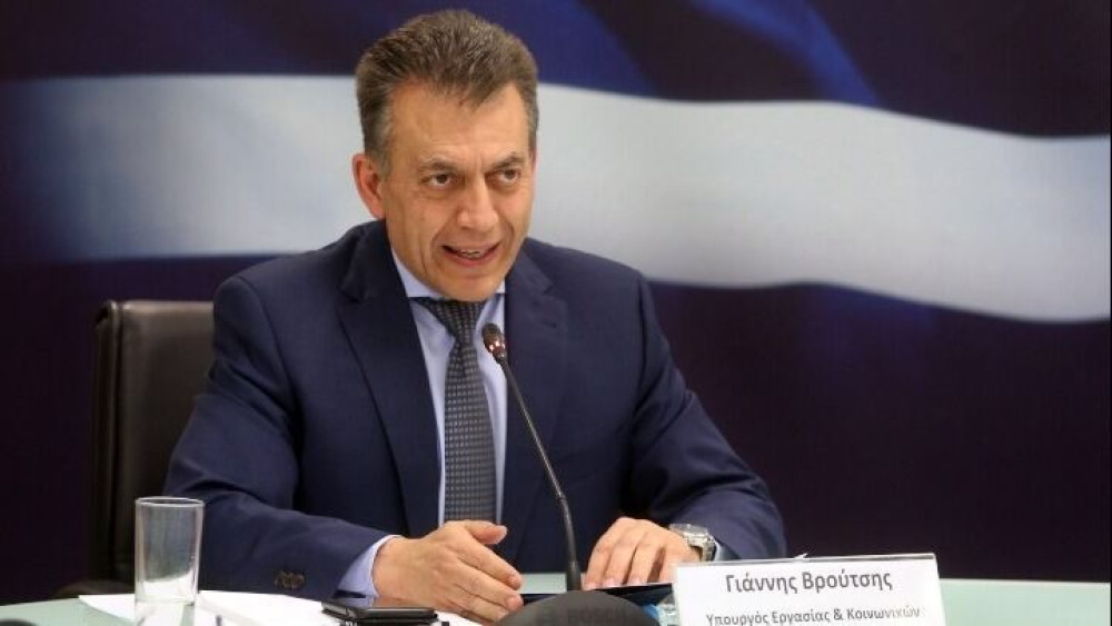 Βρούτσης: Αυξήσεις θα δουν 240.000 συνταξιούχοι την Τρίτη (2/6)