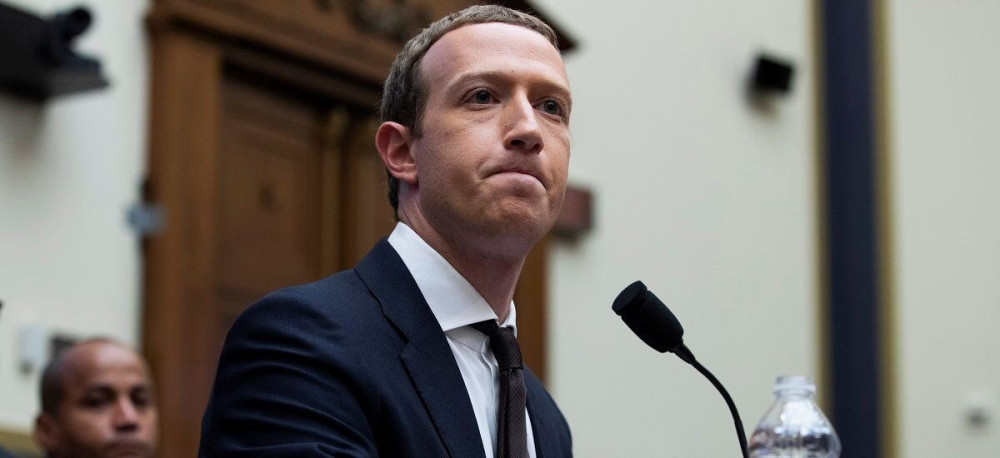 Ο Τραμπ πονοκεφαλιάζει τον Mr Facebook – Παραιτήσεις και οργή