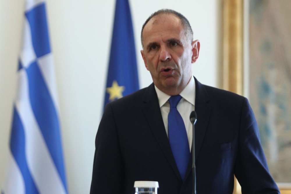 Συνάντηση Γεραπετρίτη με τον Εμιρατινό ομόλογό του: στο επίκεντρο οι εξελίξεις τη Μέση ανατολή