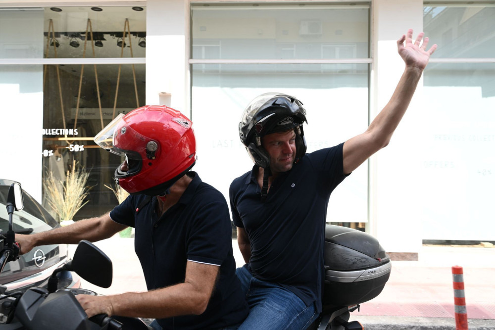 Τα «νέα ήθη» του Κασσελάκη: Πολιτική Γραμματεία μέσω... Skype!