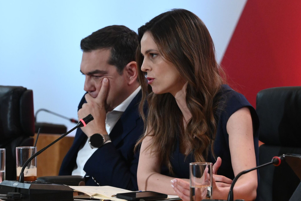 Κι εσύ τέκνον Βρούτε – Αιχμές Αχτσιόγλου κατά Τσίπρα: Η αριστερά δεν έχει ανάγκη από μεσσίες