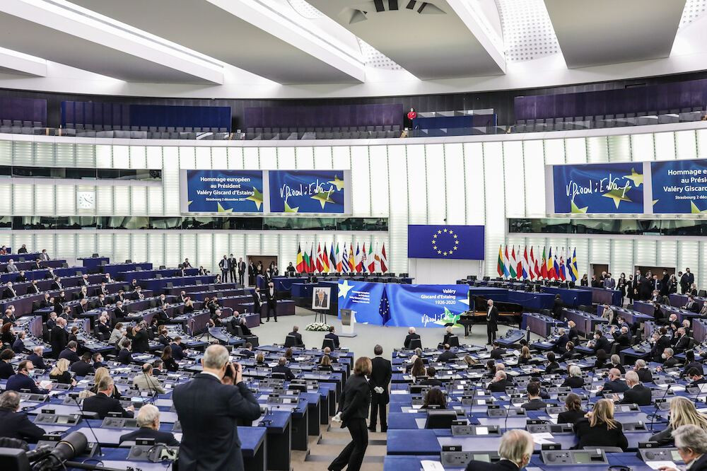 Ευρωκοινοβούλιο: Νέα εποχή στις πτήσεις - Ενισχύονται τα δικαιώματα επιβατών