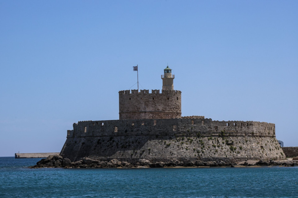 Αλληλέγγυοι μπαχαλάκηδες σε Ρόδο, Αμοργό και Σύρο
