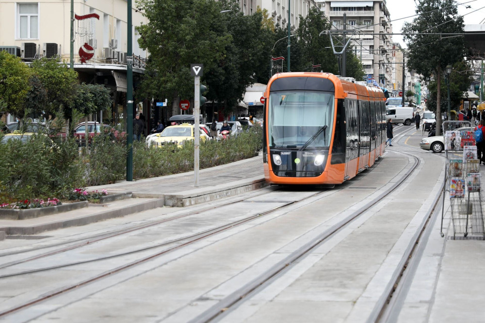 Πειραιάς: τραμ παρέσυρε γυναίκα - Σοβαρά τραυματισμένη στο νοσοκομείο