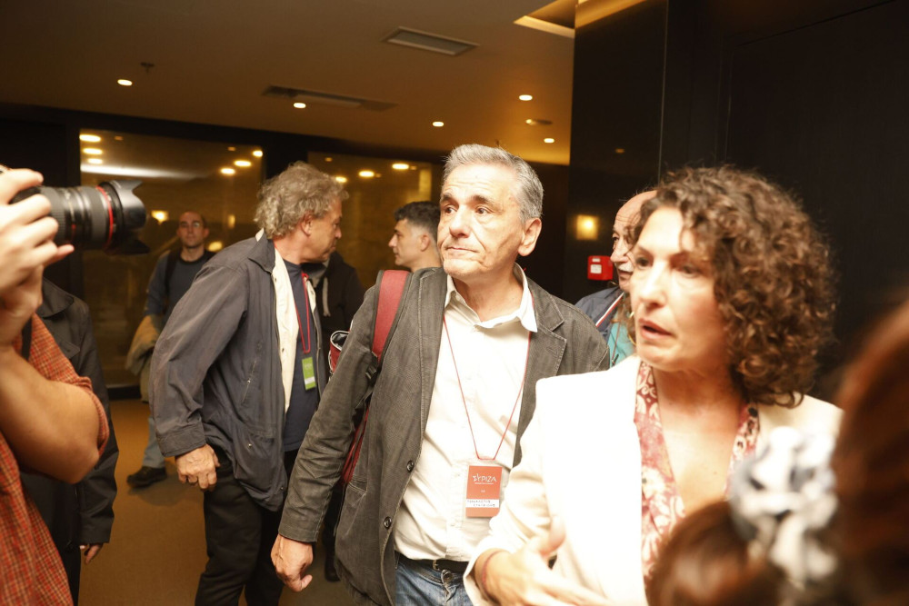Οι «σύντροφοι» φεύγουν κι αφήνουν πίσω τους (ένα κόμμα) συντρίμμια