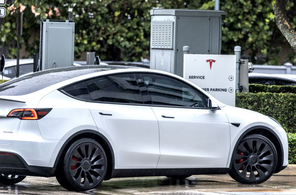 Η Tesla ανοίγει τρεις αντιπροσωπείες στη Σαουδική Αραβία