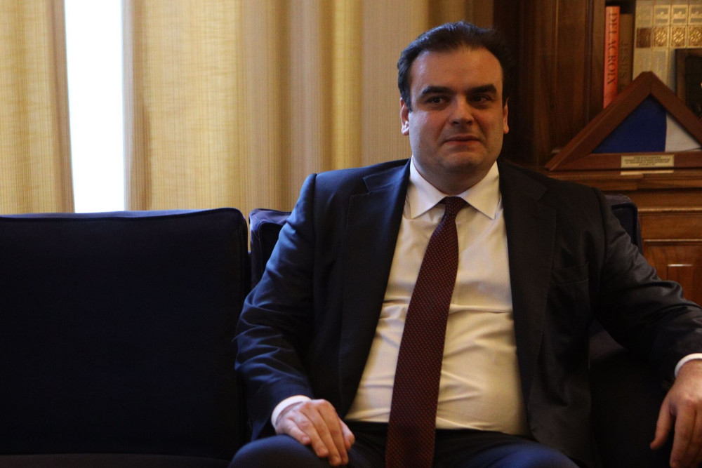 Κυριάκος Πιερρακάκης: το καλωσόρισμα στη Λυτρίβη και το «ευχαριστώ» στη Μιχαηλίδου