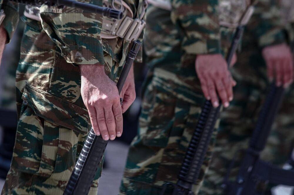 Το καλεντάρι των αυξήσεων για τους ένστολους - Πώς κερδίζουν 1,5 έως 2 μισθούς