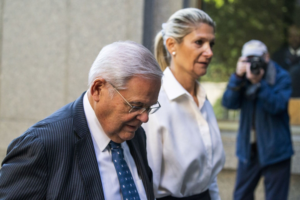 Μπομπ Μενέντεζ: κάθειρξη 15 ετών προτείνουν οι Αμερικανοί εισαγγελείς
