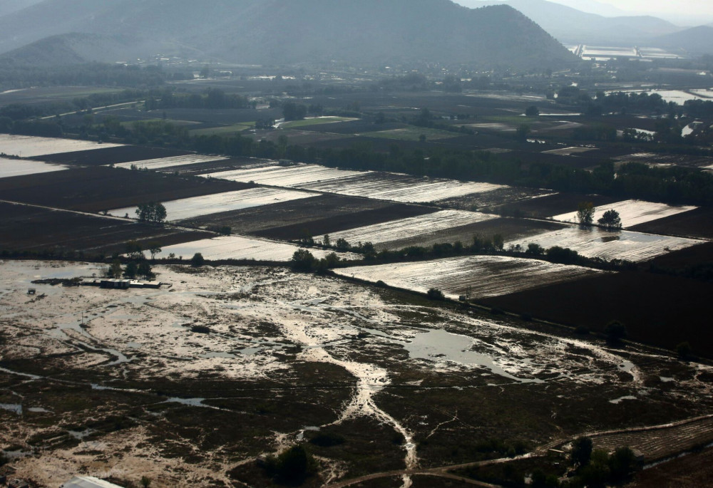 Συνεχίζουν να καταβάλλονται πρώτη αρωγή και προκαταβολές σε πληγείσες επιχειρήσεις