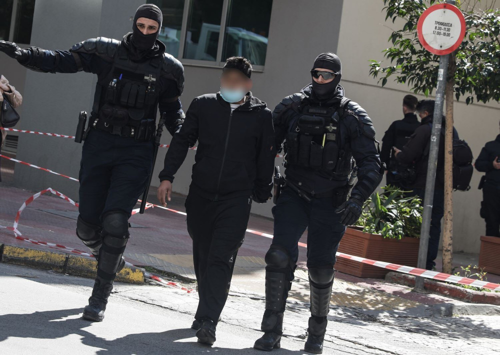 Σαλαμίνα: Συνελήφθησαν 13 άτομα για διαρρήξεις και ληστείες