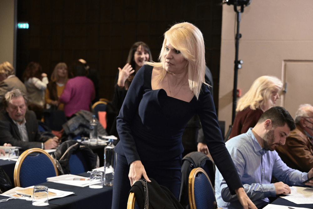 Ψεκασμένες θεωρίες για το φαινόμενο του bullying από την Τζάκρη: «Φταίει η φτώχεια και η ακρίβεια»