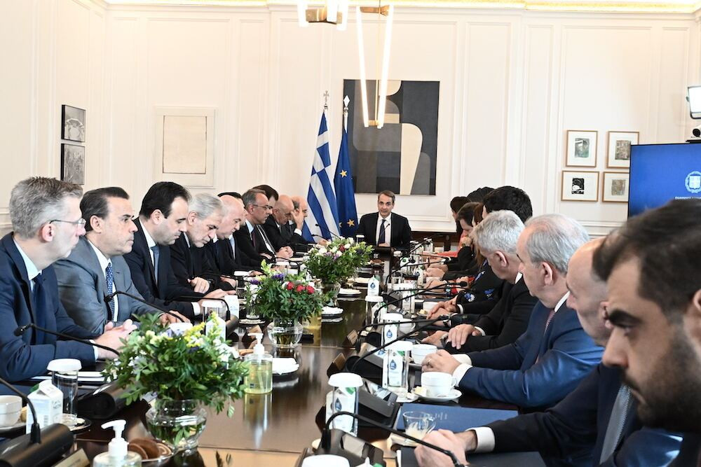 Ομόφυλα ζευγάρια: σε δημόσια διαβούλευση έως 31/1 - Ικανοποίηση Μητσοτάκη για τον νηφάλιο διάλογο