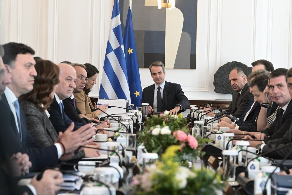 Συνεδριάζει το Υπουργικό Συμβούλιο - Στην ατζέντα το νομοσχέδιο για μπόνους στους δημοσίους υπαλλήλους