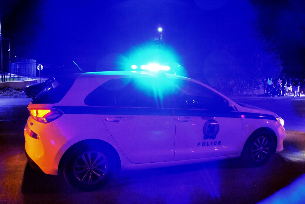 Επίθεση με μολότοφ έξω από το σπίτι της προέδρου του Αρείου Πάγου - Τραυματίστηκε αστυνομικός