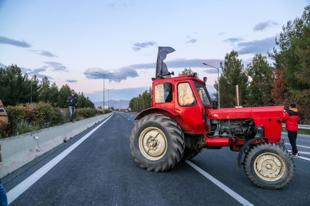 Μπλόκα αγροτών: γιατί; Επειδή μπορούν!