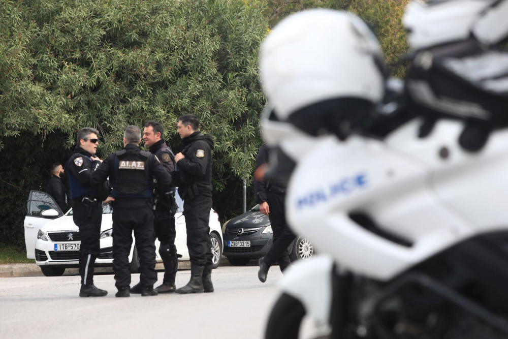 Σοκ στα Τρίκαλα: αυτοκτόνησε αστυνομικός με το υπηρεσιακό του όπλο