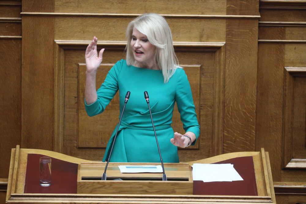 Η Τζάκρη «κατσαδιάζει» τους δημοσιογράφους, γιατί δεν κάνουν... ερευνητική δημοσιογραφία