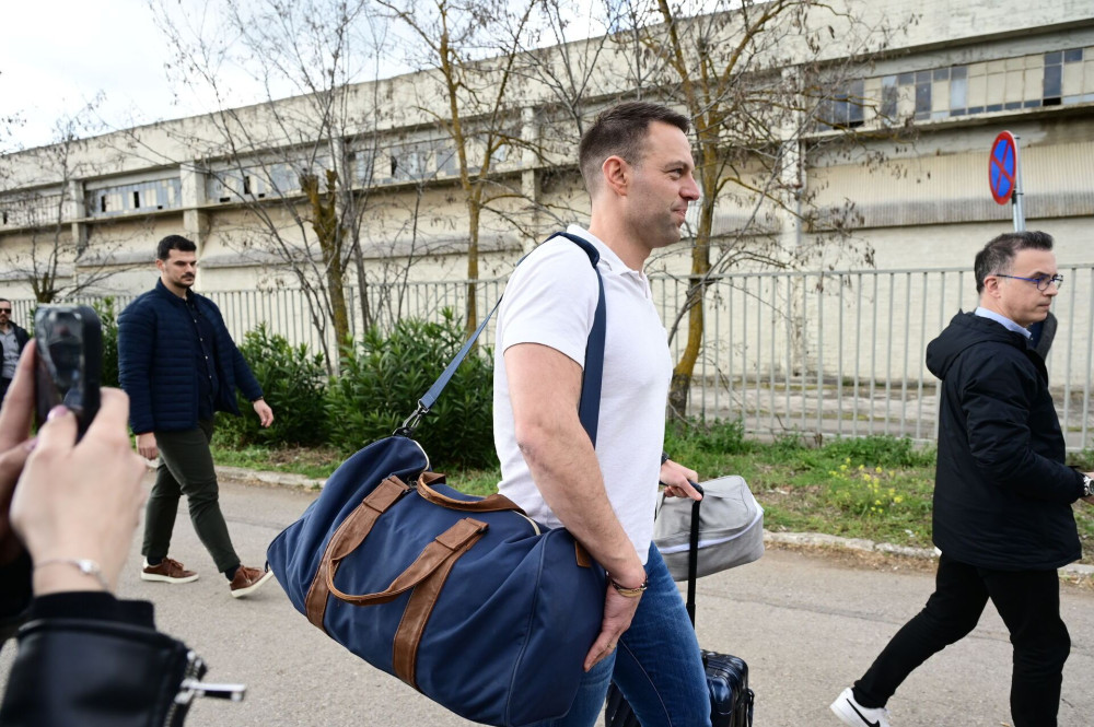 Ο Στέφανος Κασσελάκης ζήτησε... προσωπικό γυμναστή και δικό του γραφείο στο στρατόπεδο!