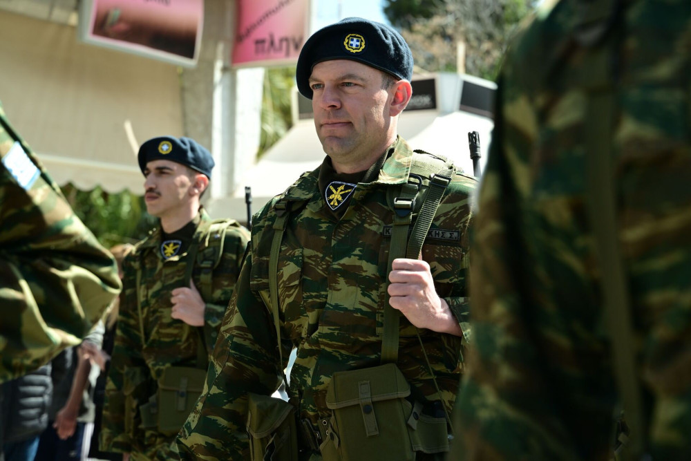 «Καρπαζιές» στα κασελάκια της δημοκρατικής εκτροπής