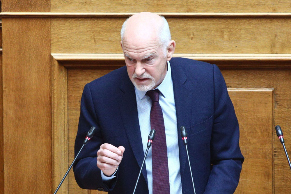 Όταν ο Γιώργος Παπανδρέου πήγε να κάνει χειραψία με εύζωνα!