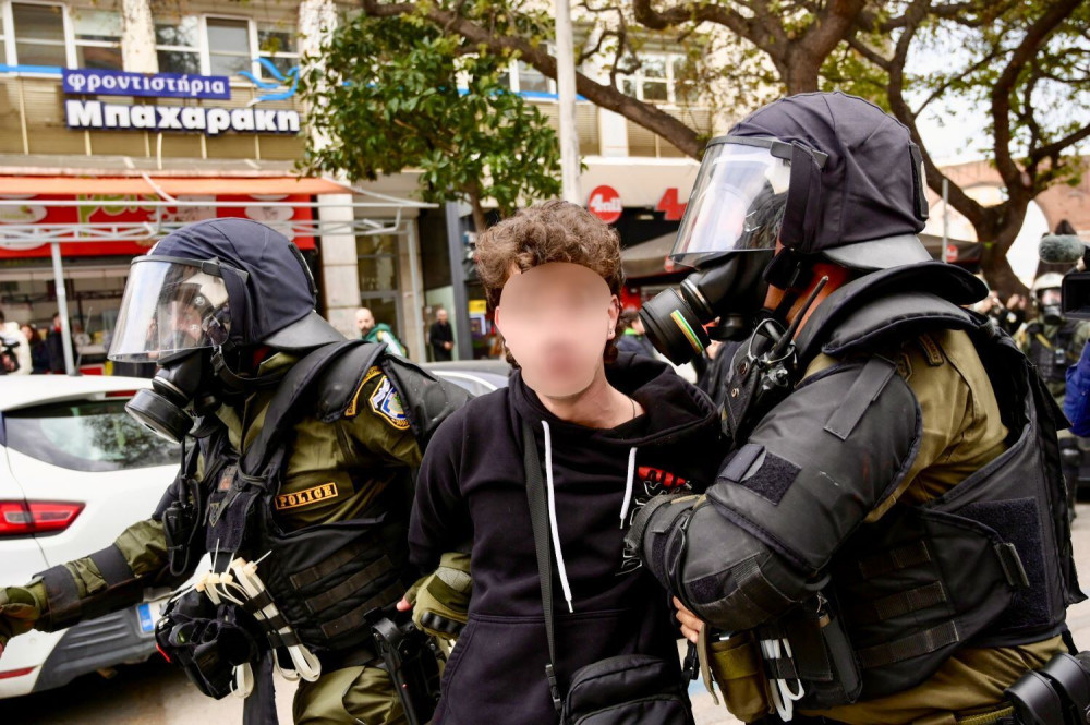 Θεσσαλονίκη: τέσσερις προσαγωγές για τα επεισόδια στην πορεία για τα Τέμπη