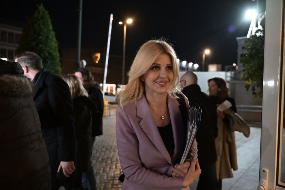 Οργάνωση αναρχικών ανέλαβε την ευθύνη της επίθεσης στο πολιτικό γραφείο της Έλενας Ράπτη