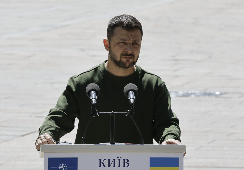 Ζελένσκι: καλεί τις ΗΠΑ να επισπεύσουν τις παραδόσεις όπλων