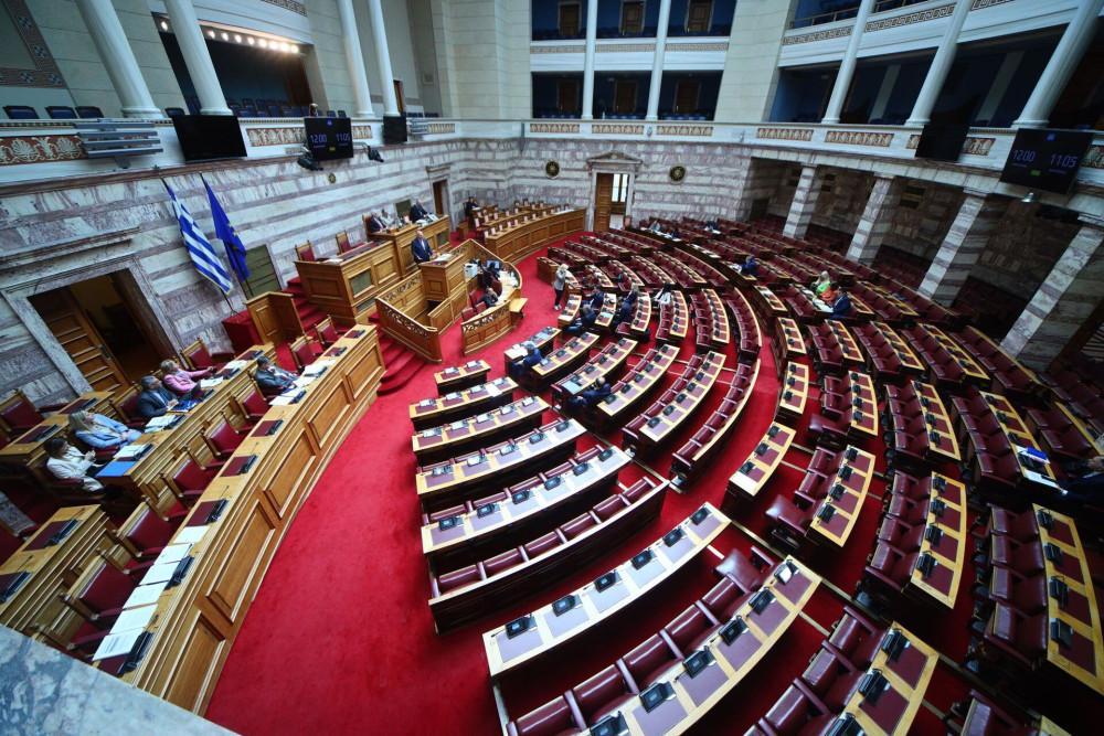 Η πνιγμένη αντιπολίτευση απ' τα μαλλιά της πιάνεται