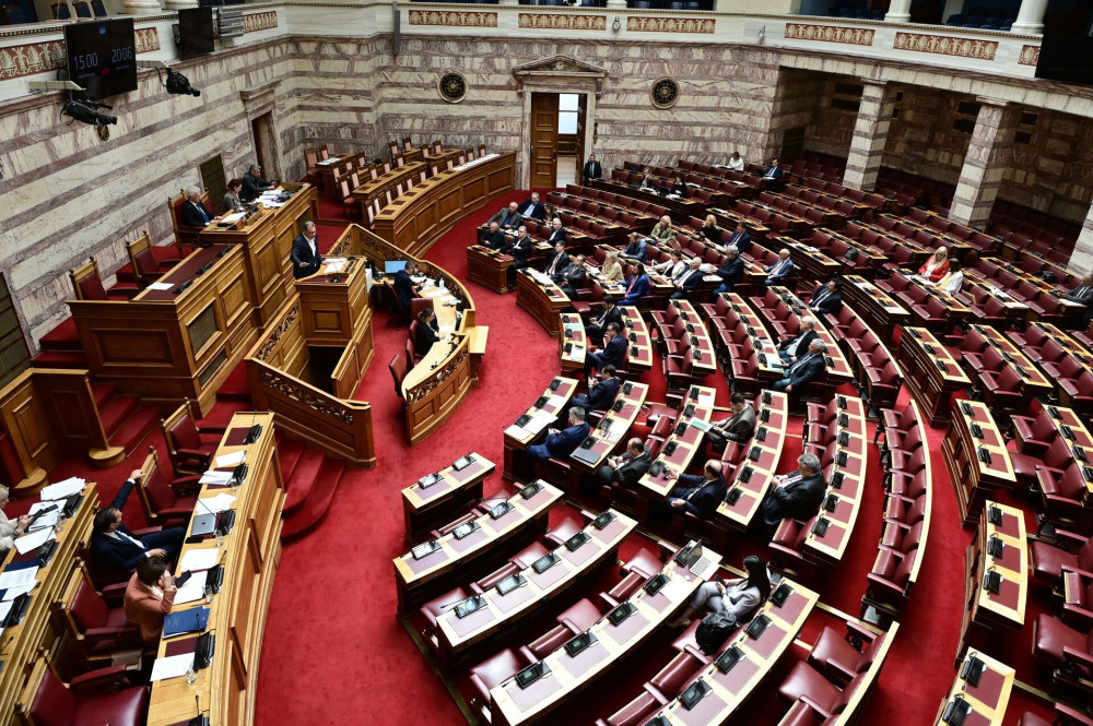 Επιστολική ψήφος: Ψηφίζεται αύριο η τροπολογία για το εκλογικό δικαίωμα των Ευρωπαίων πολιτών
