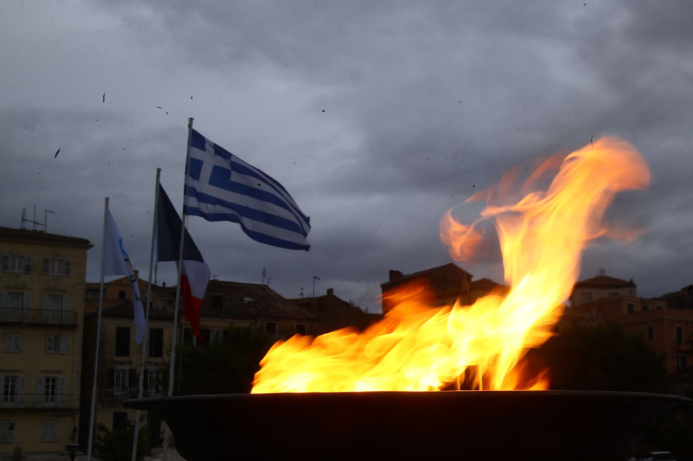 Η Ελλάδα αποχαιρετά την Ολυμπιακή Φλόγα - Την παραδίδει στο «Παρίσι 2024»
