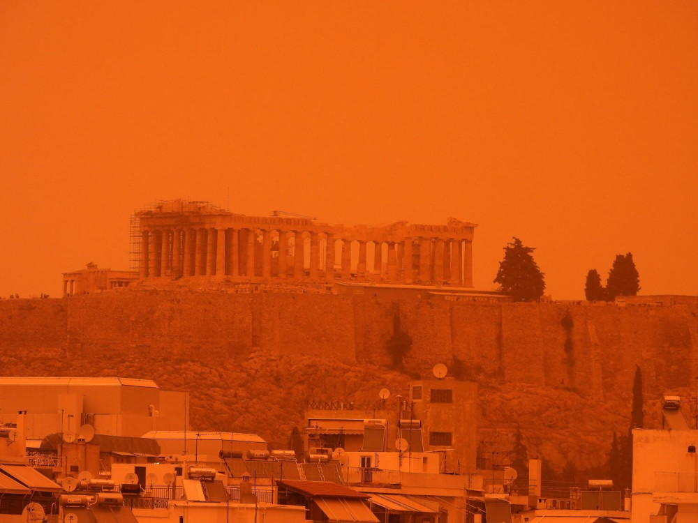 H αφρικανική σκόνη «έπνιξε» την Αττική με την ορατότητα να είναι ελάχιστη - Οι οδηγίες πνευμονολόγων