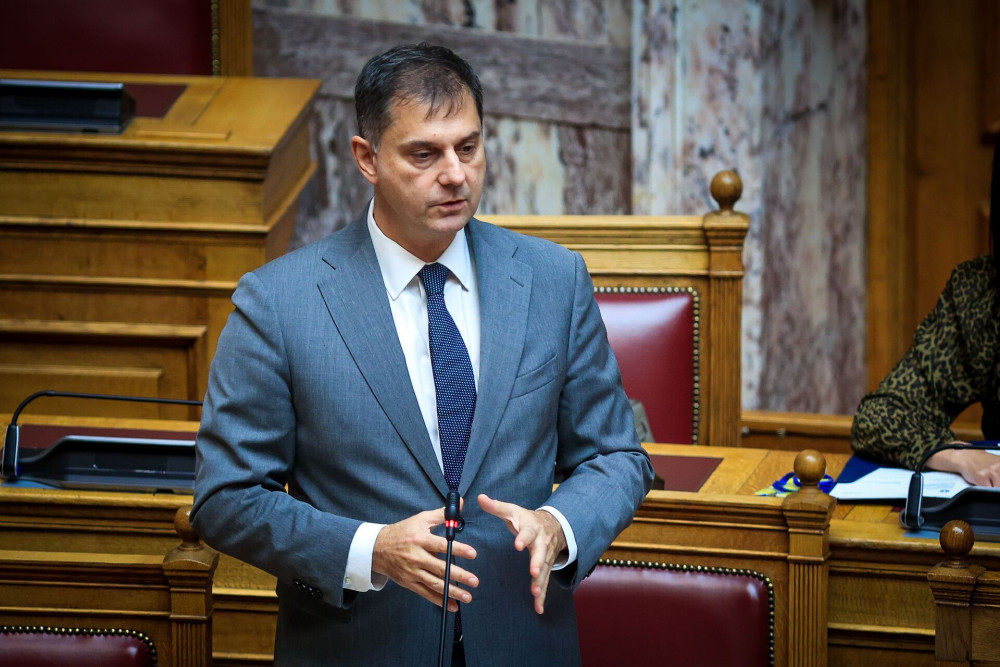 Θεοχάρης: «Η επίθεση αυτή είναι πράξη δειλίας, τυφλής βίας και ευθείας προσβολής στη Δημοκρατία»
