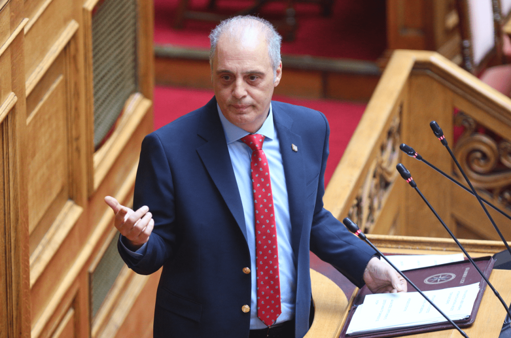 Δεν άρεσε στον Βελόπουλο η δήλωση Ιερώνυμου: επίθεση στον αρχιεπίσκοπο για «ιερή συμφιλίωση»