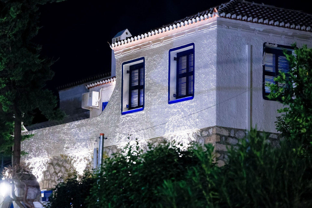 Στέφανος Κασσελάκης: η κεραμίδα με τον Μάο, το... tour στον Λιάγκα και στη μέση ο Αργυρός!