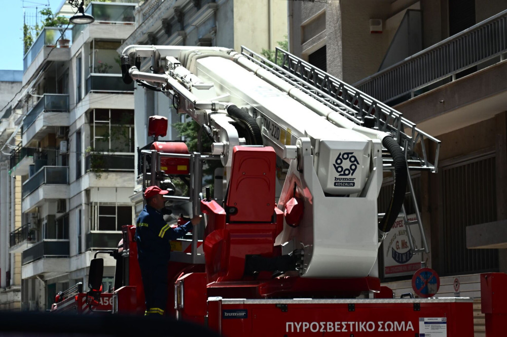 Συναγερμός για φωτιά σε κτήριο στον Πειραιά