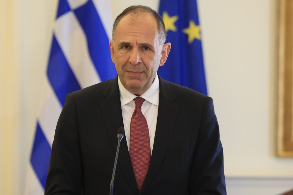 Αναβάλλεται η τηλεφωνική επικοινωνία Γεραπετρίτη - Γουόλτς