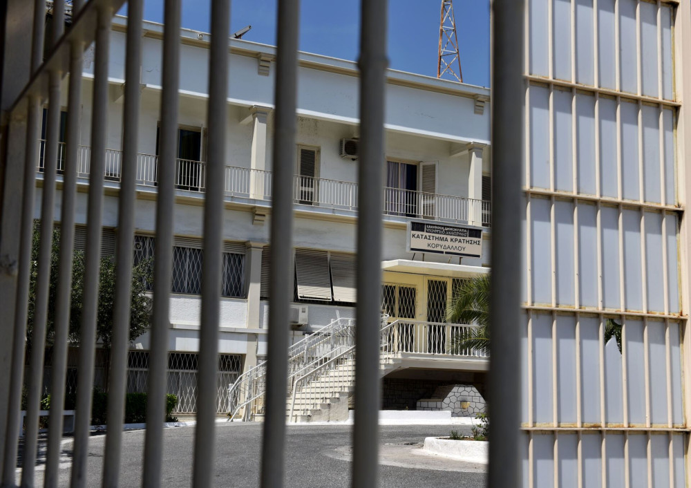 Απόπειρα έντασης στον Κορυδαλλό: Οκτώ κρατούμενοι απείλησαν υπάλληλο και προσπάθησαν διάρρηξη πτέρυγας