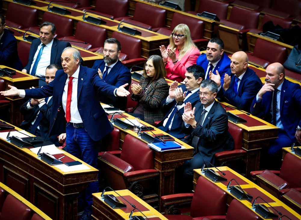 Ελληνική Λύση: ραδιοφωνική και οικογενειακή