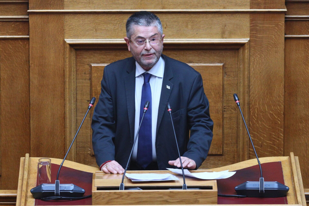 Ο Βελόπουλος διέγραψε τον Σαράκη