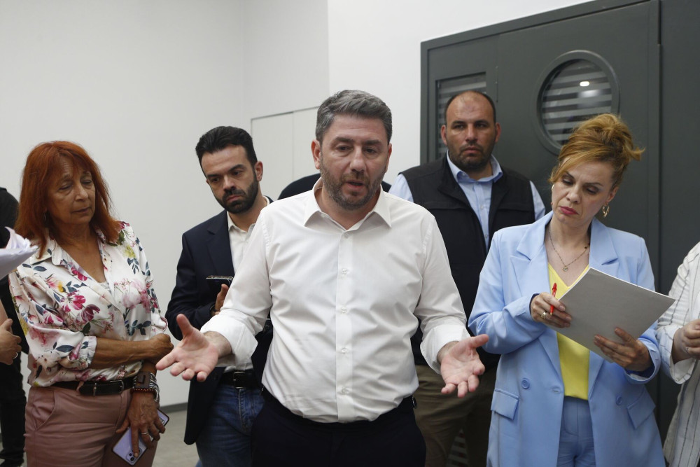 Ο… κουβάς του Ανδρουλάκη: μήπως τελικά έρχεται η Σορβόννη;