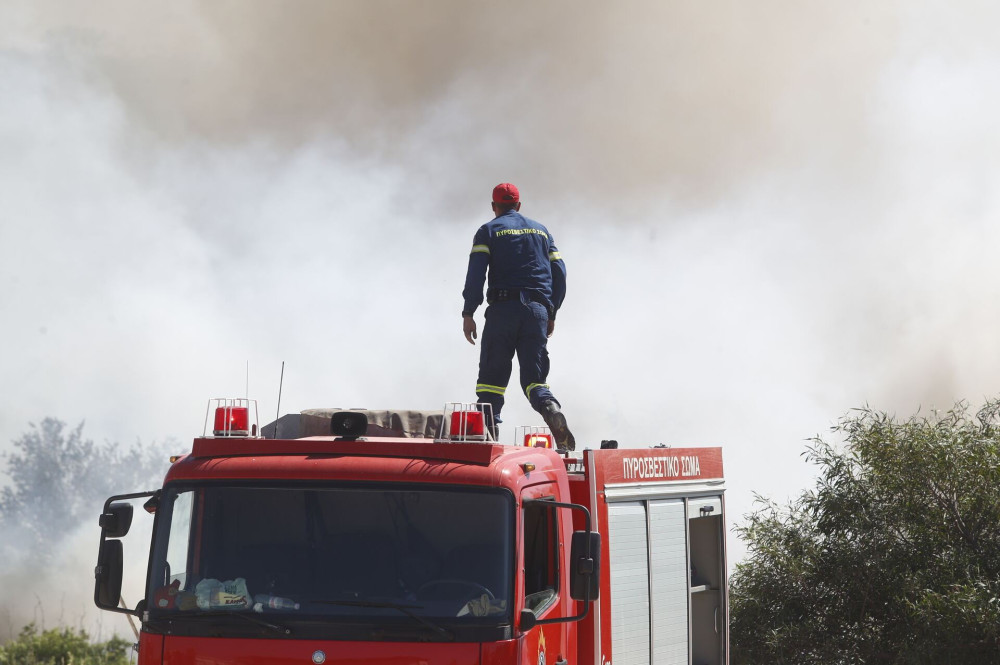 Χίος: αναζωπύρωση της φωτιάς στη Σιδηρούντα - Επιχειρούν και εναέρια μέσα