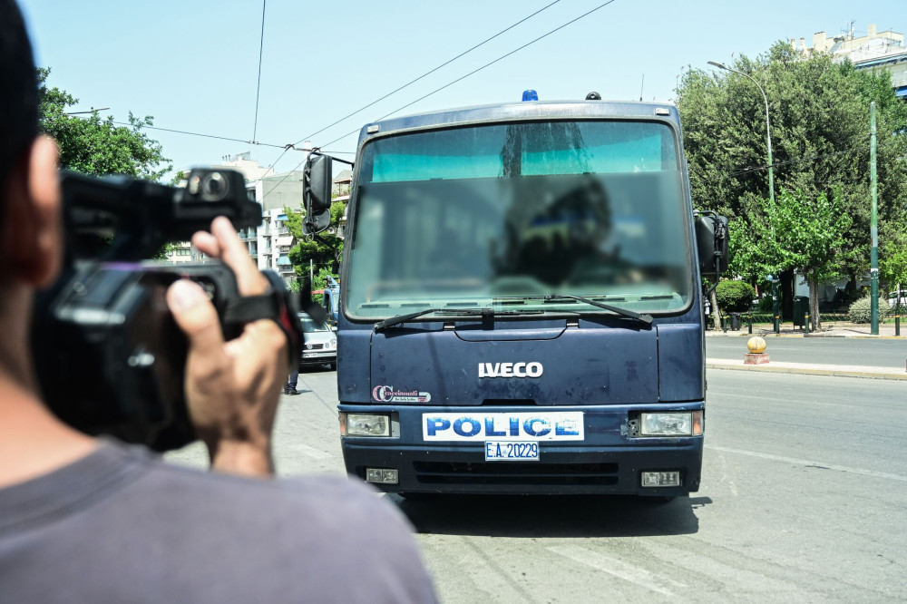 Ποινική δίωξη στον δημοσιογράφο της ΕΡΤ για ενδοοικογενειακή απειλή κατά συρροή