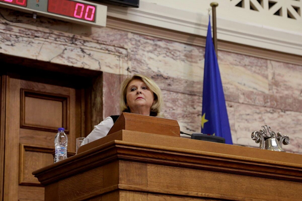 Στα… μανταλάκια έβγαλε η Βούλτεψη Τσίπρα-Τζανακόπουλο για τις σχέσεις τους με τον Όρμπαν