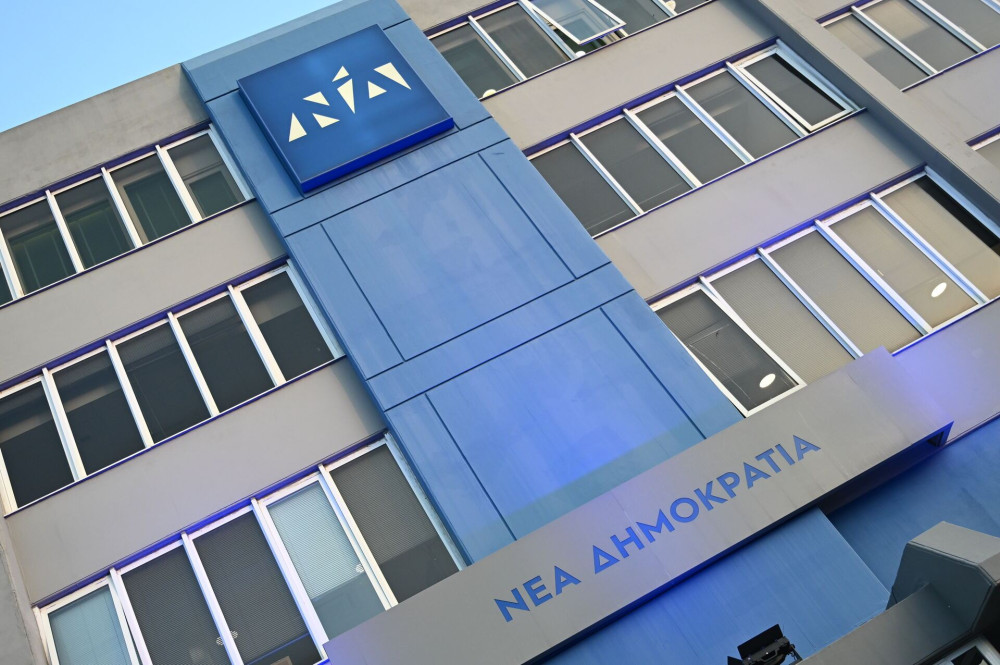 Πηγές ΝΔ: ο Κασσελάκης λόγω έκθεσης στον ήλιο της Μυκόνου δεν αντιλαμβάνεται την πραγματικότητα