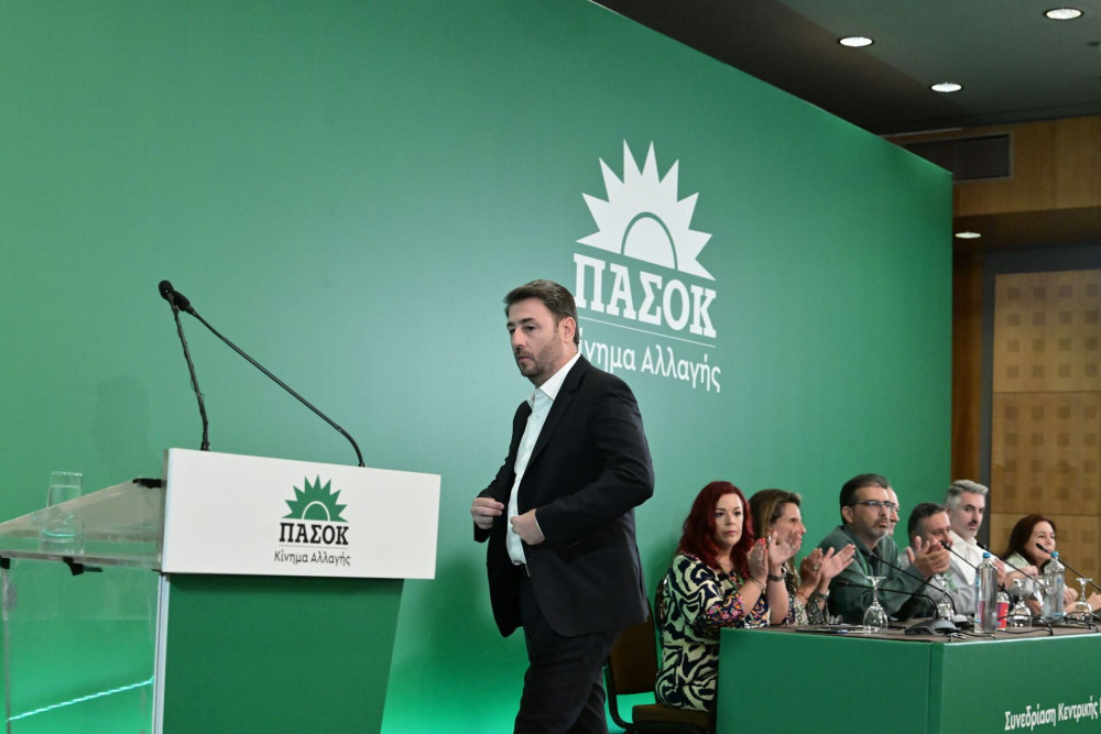 Αυξάνονται οι μνηστήρες στο ΠΑΣΟΚ: Δούκας και Γερουλάνος τρομάζουν τον Ανδρουλάκη