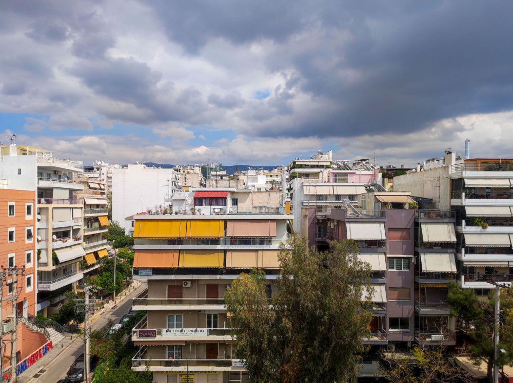 Ο εκδημοκρατισμός της πολυκατοικίας και του Airbnb