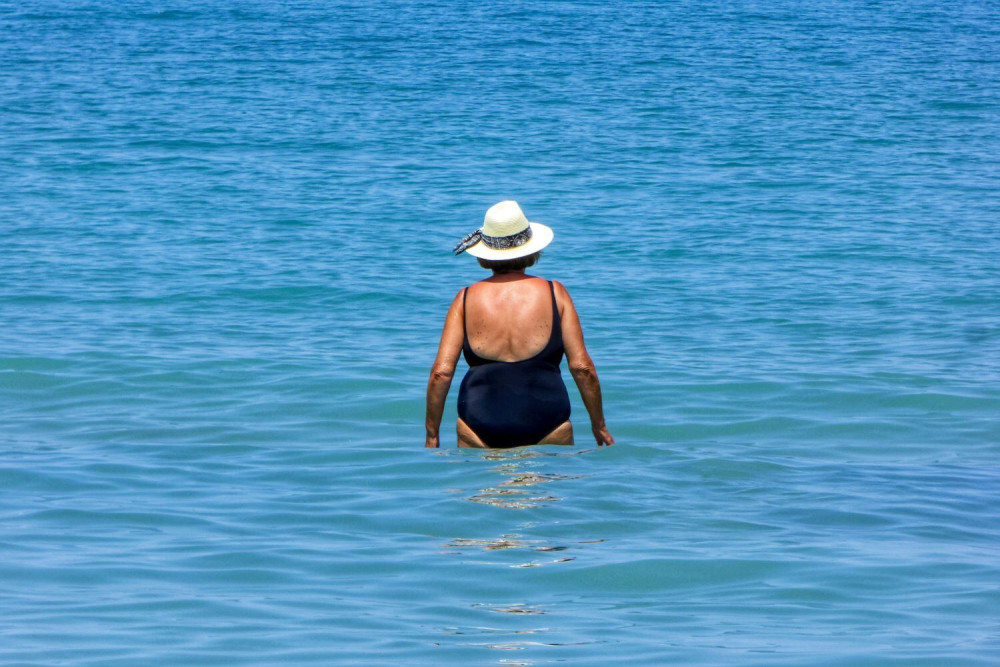 Οι 13 περιοχές της Αττικής όπου απαγορεύεται η κολύμβηση