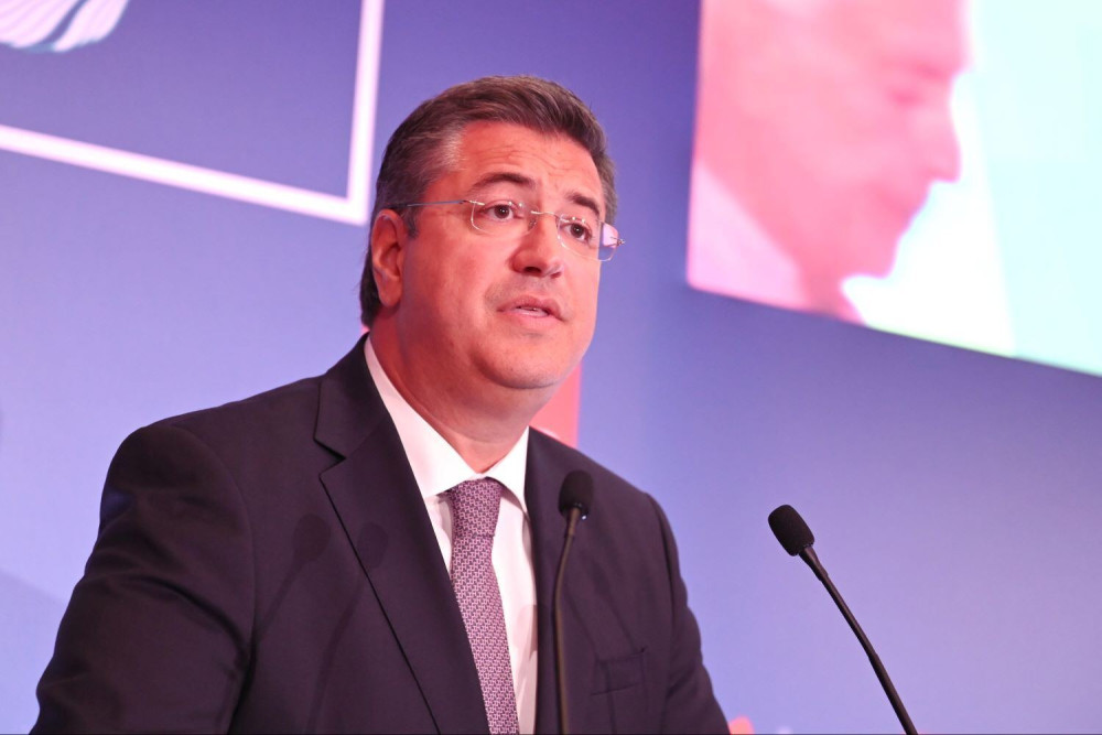 Με τον Τζόρτζ Τσούνη συναντήθηκε ο Απόστολος Τζιτζικώστας